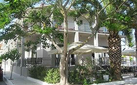 Achilles Hotel